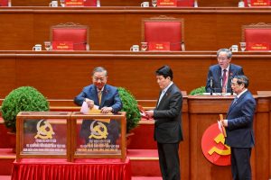 2464878 tong bi thu to lam cung cac dong chi lanh dao dang va nha nuoc bo phieu bau uy vien trung uong chinh chuc va uy vien du khuyet ban chap hanh trung uon 18473922